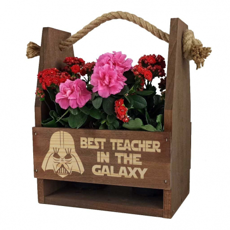 Brązowe Nosidło na kwiaty z grawerem na Dzień Nauczyciela Best teacher in the galaxy